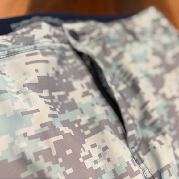 Bundle of 4 Men’s Pelagic Shorts - Picture 6 of 11